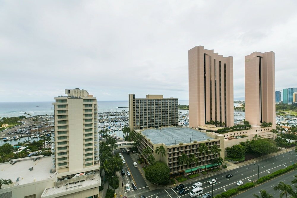 Фото Discovery Bay One Bedroom Condos with Kitchen & Free Wifi!