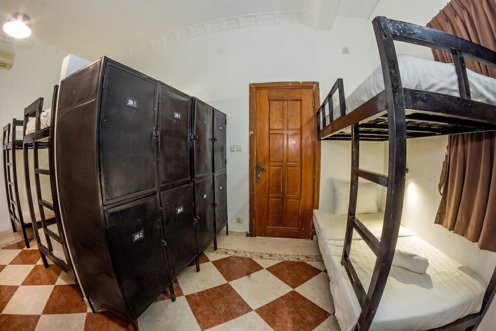 Фото Poolside Villa - Hostel