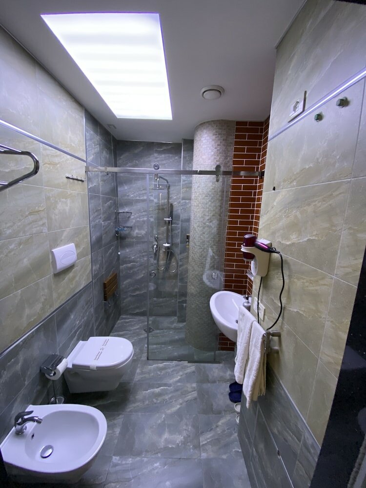 Фото The Red Bricks Hotel