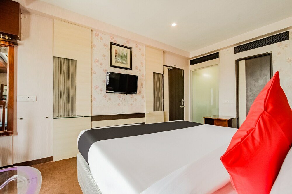 Фото Capital O 61144 Hotel Raj