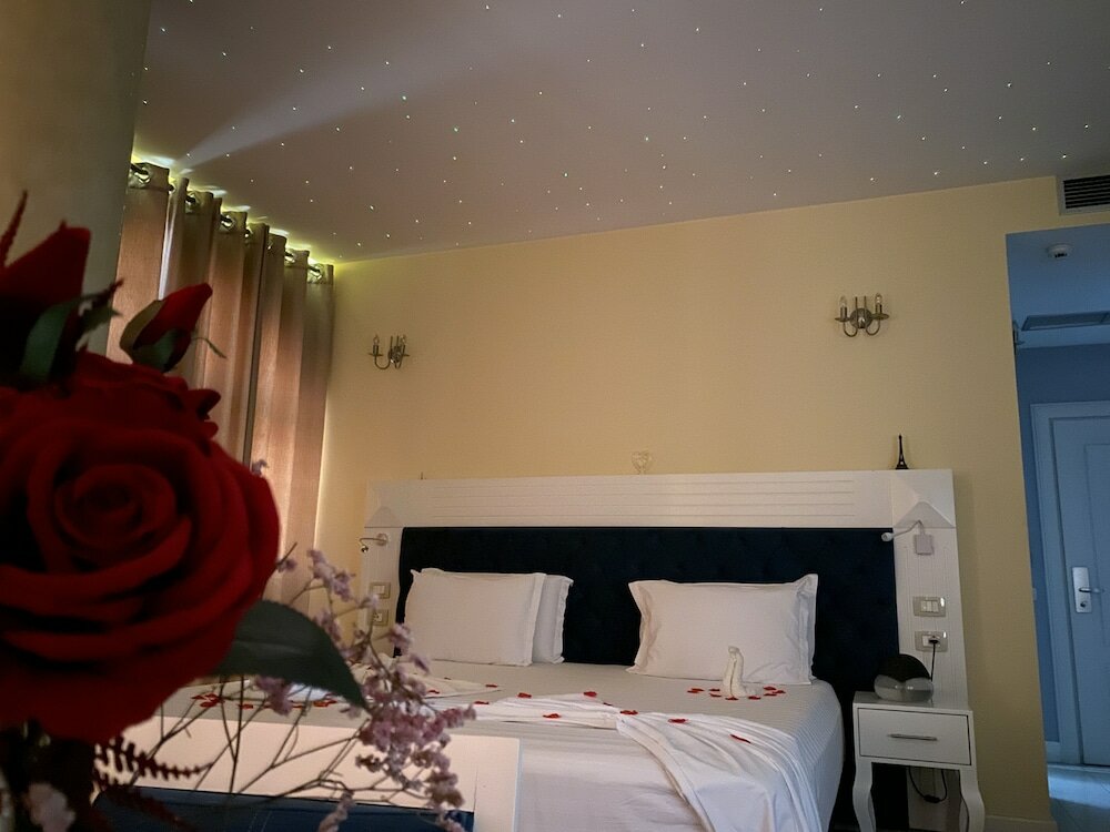 Фото The Red Bricks Hotel