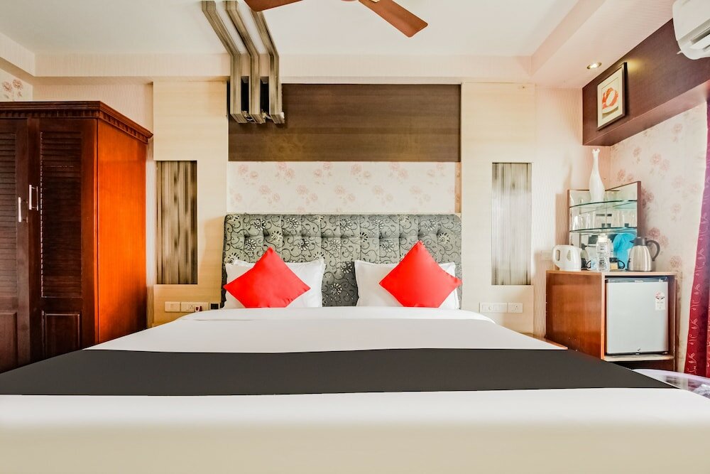 Фото Capital O 61144 Hotel Raj