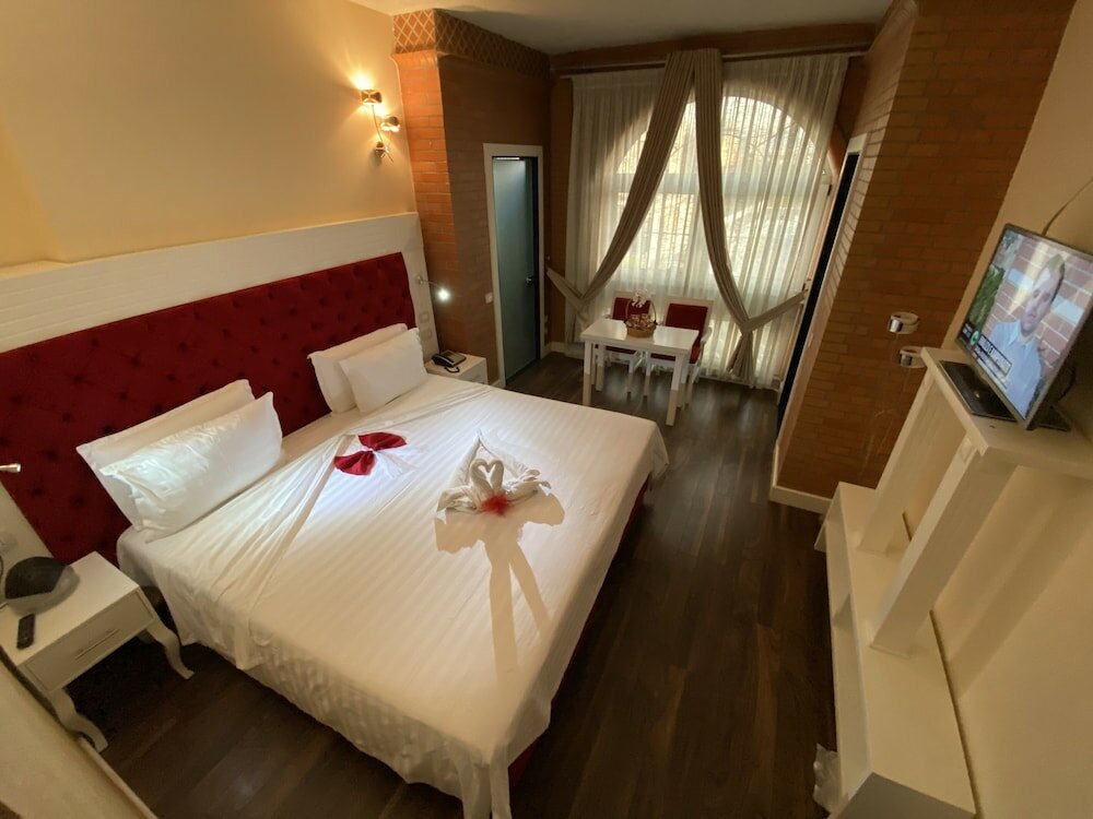 Фото The Red Bricks Hotel