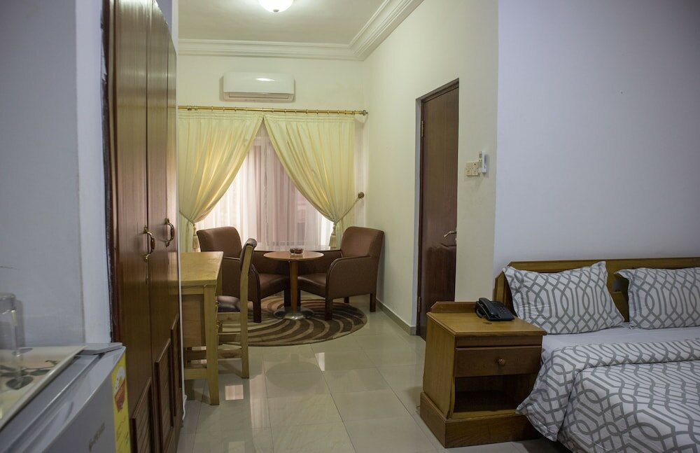 Фото His Majesty's Hotel and Apartments