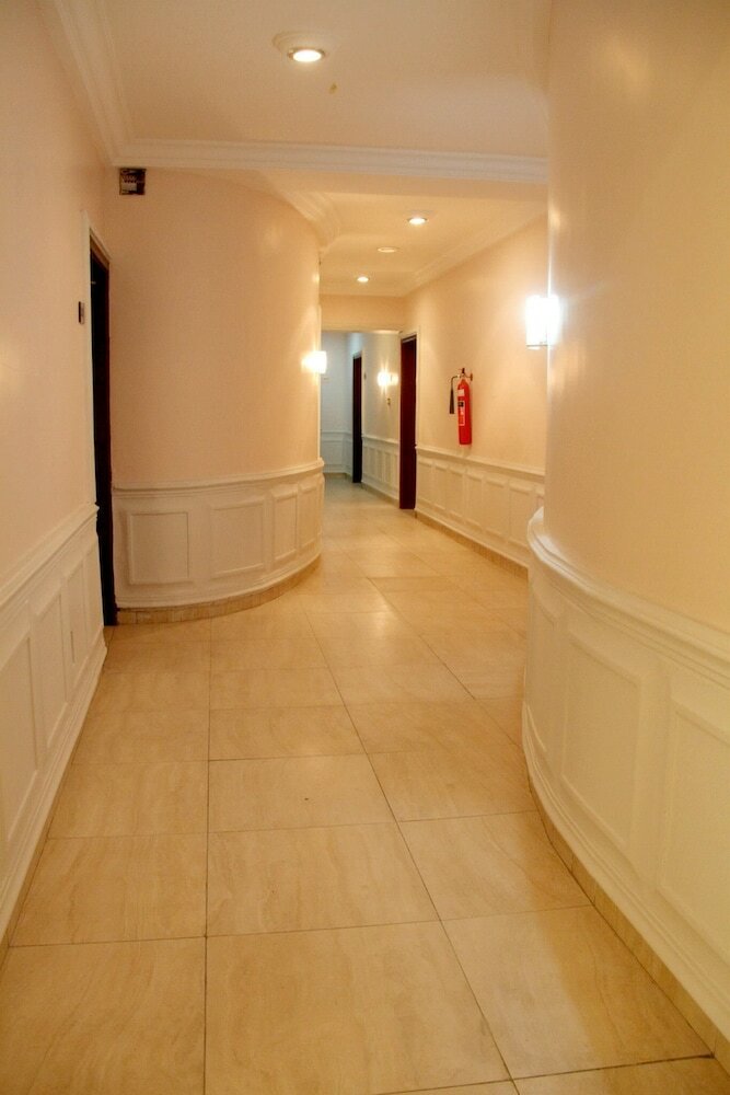 Фото Queensgate Continental Hotel and Suites