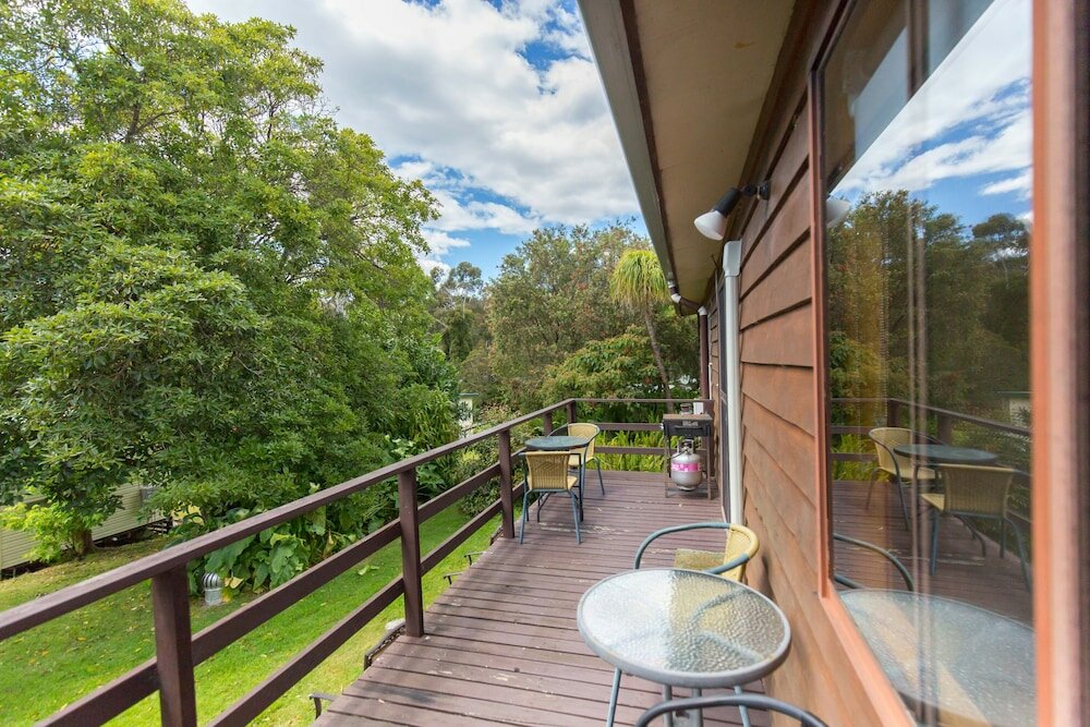 Фото Wonboyn Cabins & Caravan Park