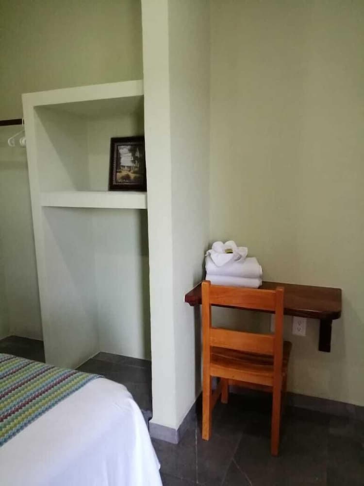 Фото El Cihualteco Hotel Restaurante Bar