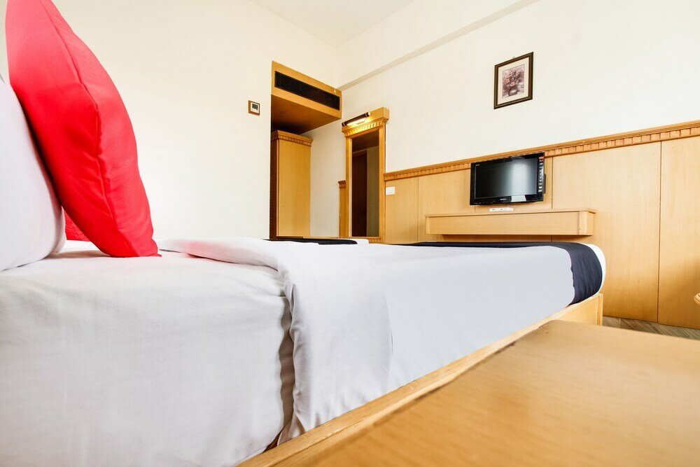 Фото Capital O 61144 Hotel Raj