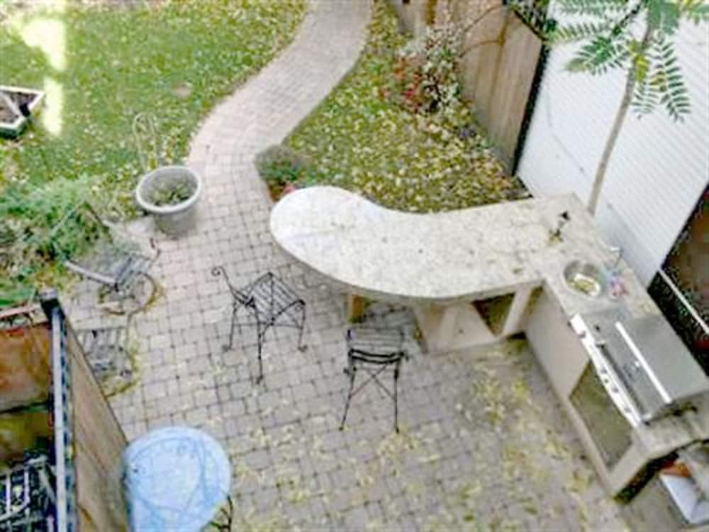 Фото Roscoe Village Guesthouse