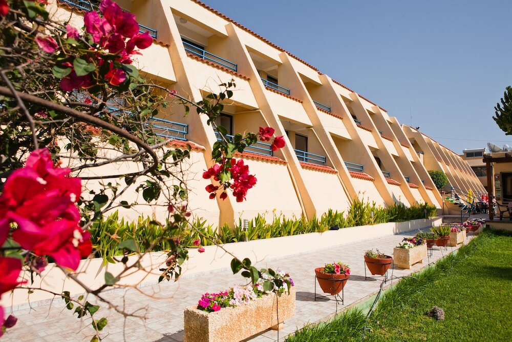 Фото Апартаменты Napa Prince Hotel