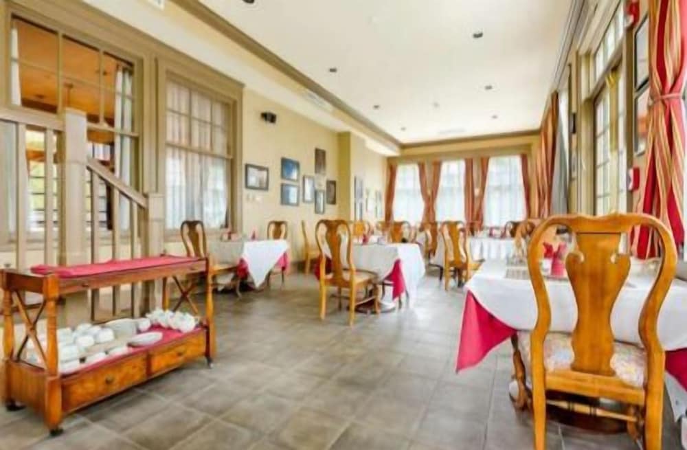 Фото Gateways Inn & Restaurant