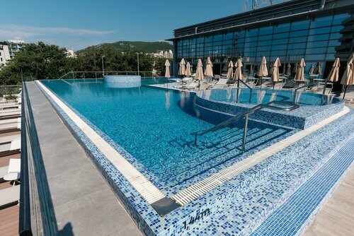 Гостиница Eurostars Queen of Montenegro в Бечичах