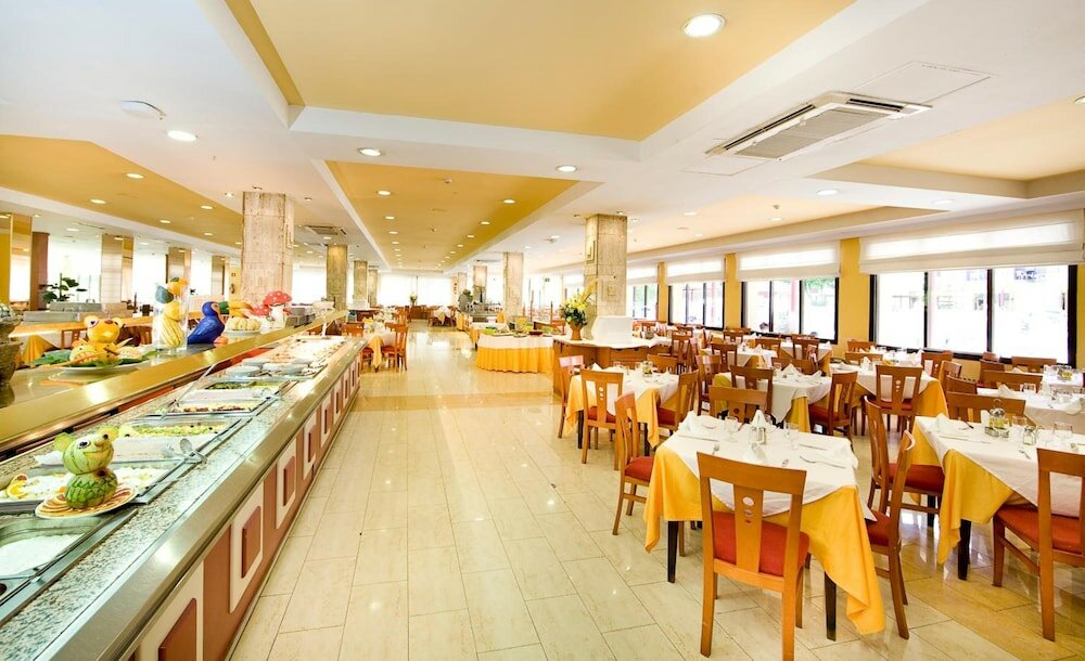 Фото Hotel Monarque Cendrillón