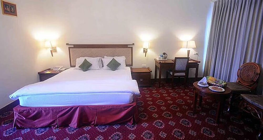 Фото Hotel Jaipur Palace