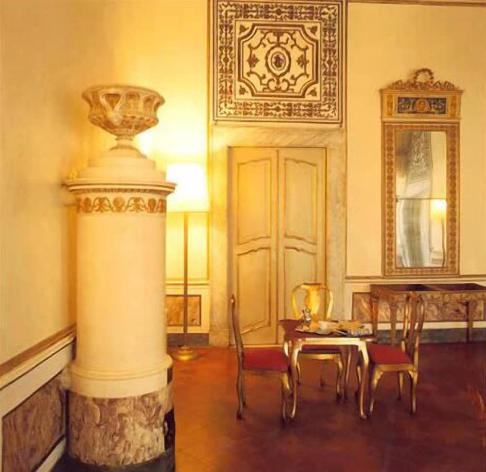 Фото Palazzo Tucci Residenza d'Epoca