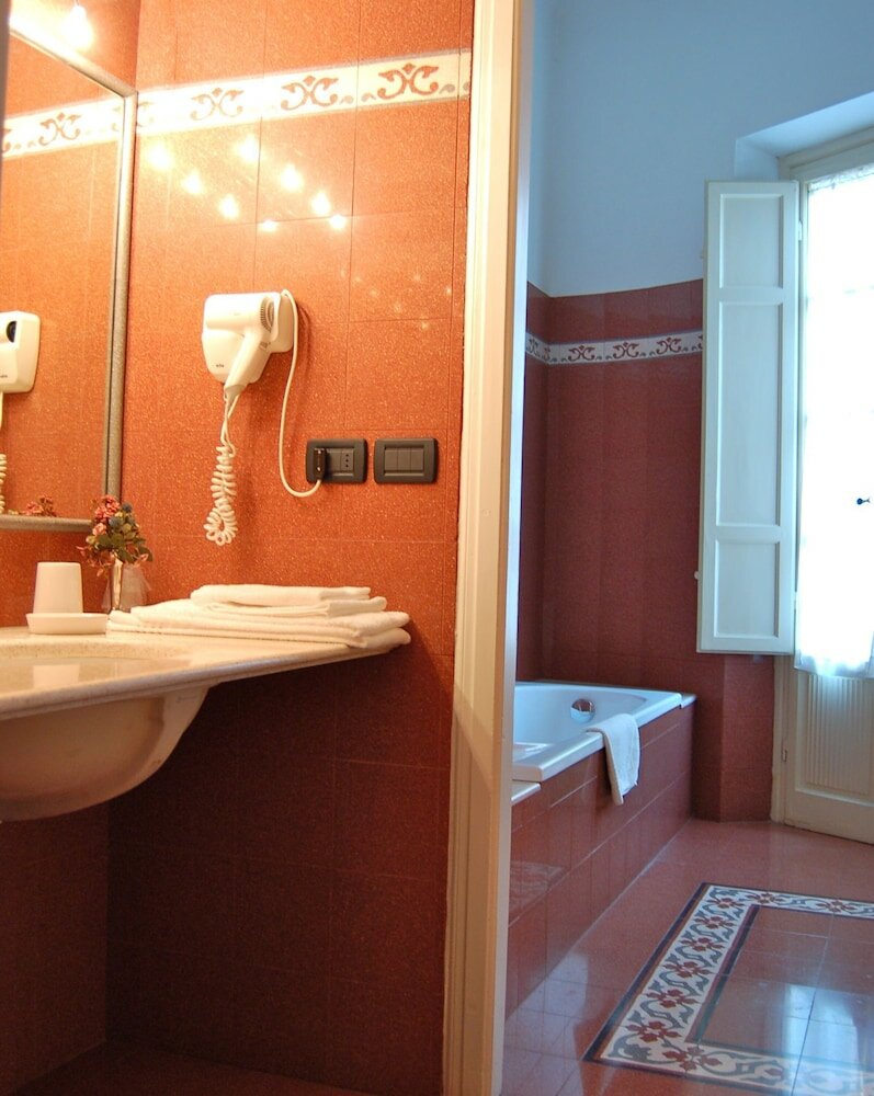 Фото Palazzo Tucci Residenza d'Epoca