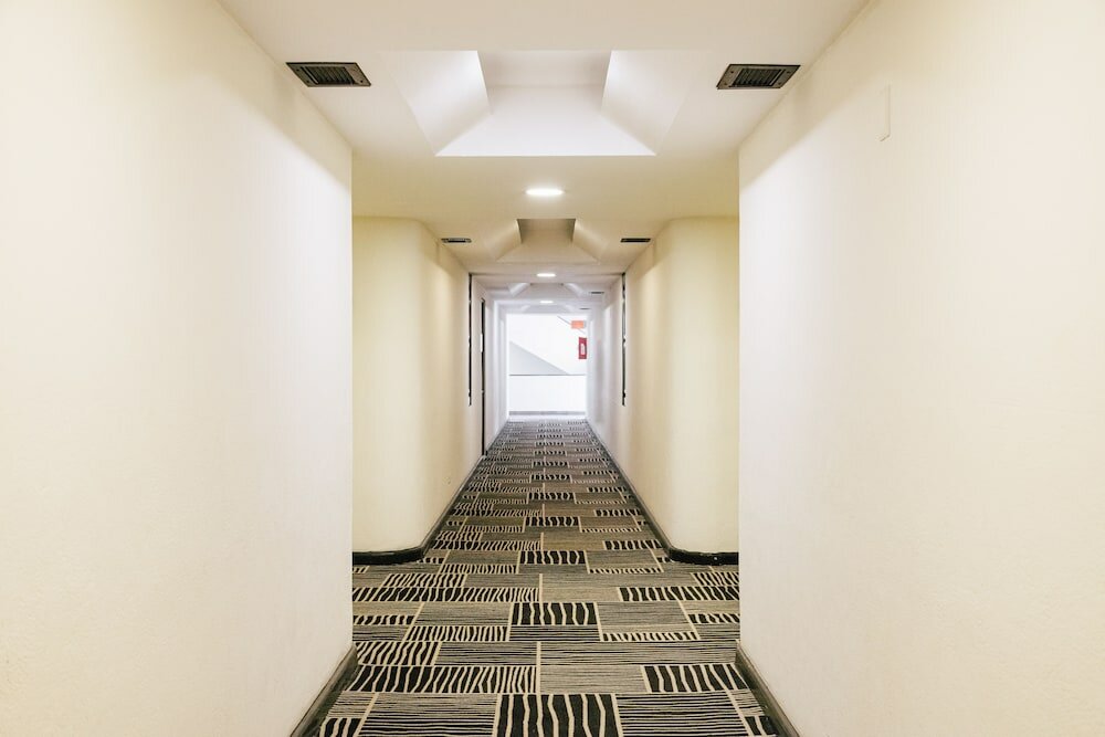 Фото Plaza Hotel and Suites