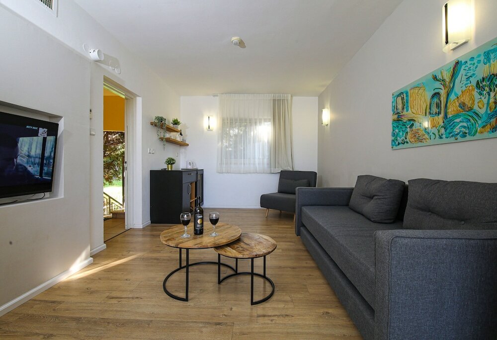 Фото Tzuba Hotel