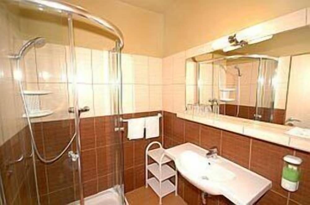 Фото Hotel Cingov