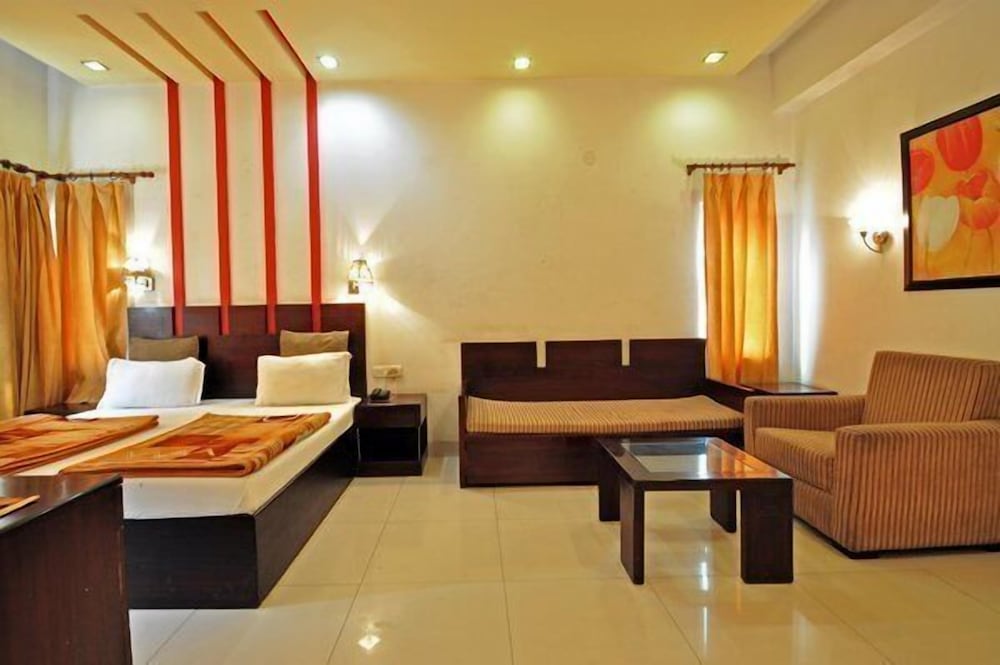 Фото Hotel Raj Darbar