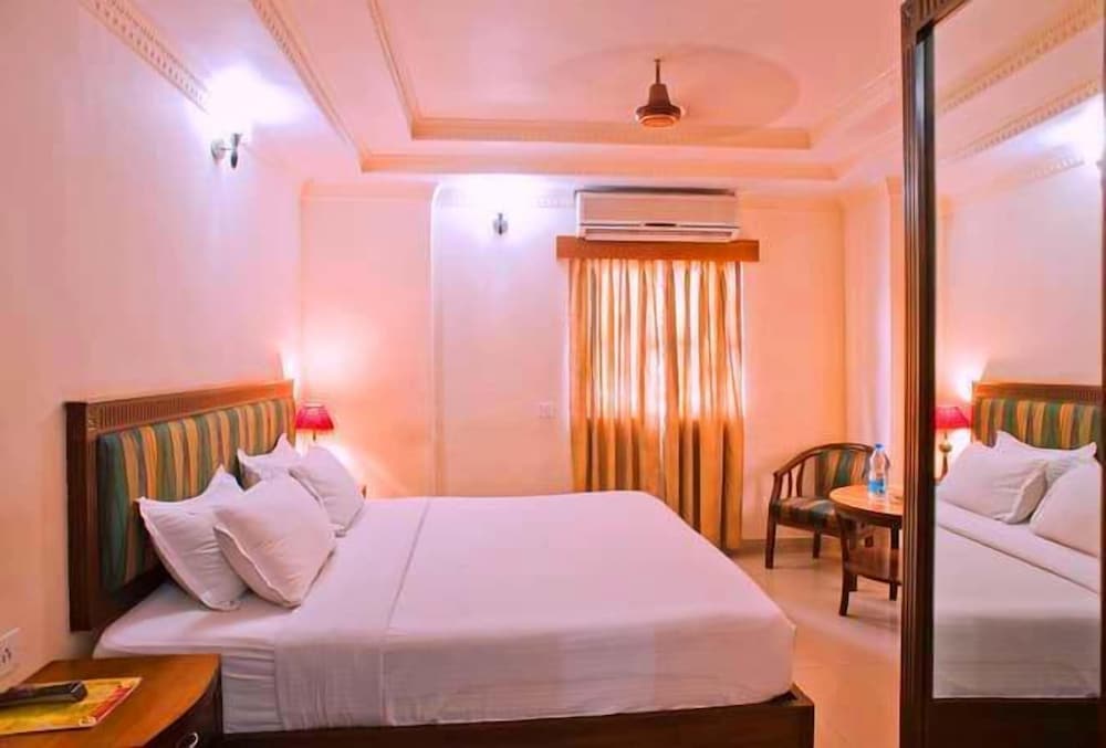 Фото Hotel Gulshan International