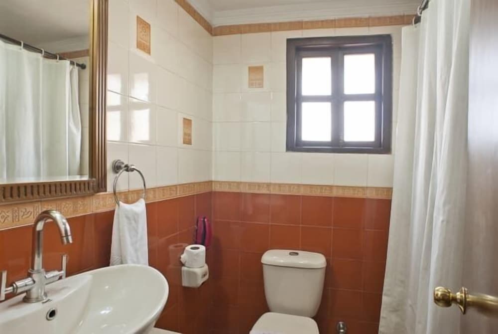 Фото Hotel Gulshan International