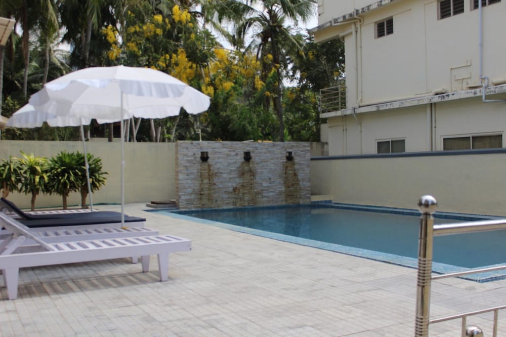 Фото New Kovalam Beach Hotel