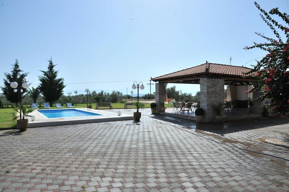 Фото Angelos Kandia Apartments