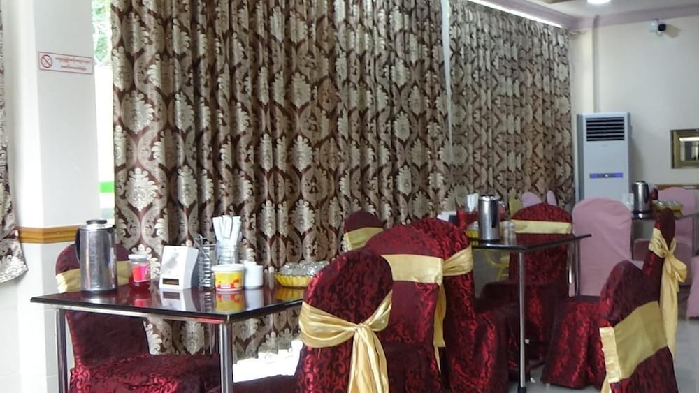 Фото Man Thi Tar Hotel