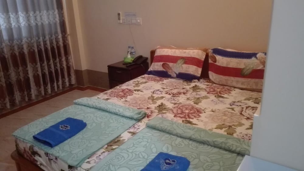 Фото Man Thi Tar Hotel