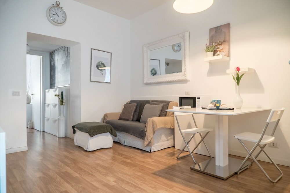 Фото Charming Milanese Apartments