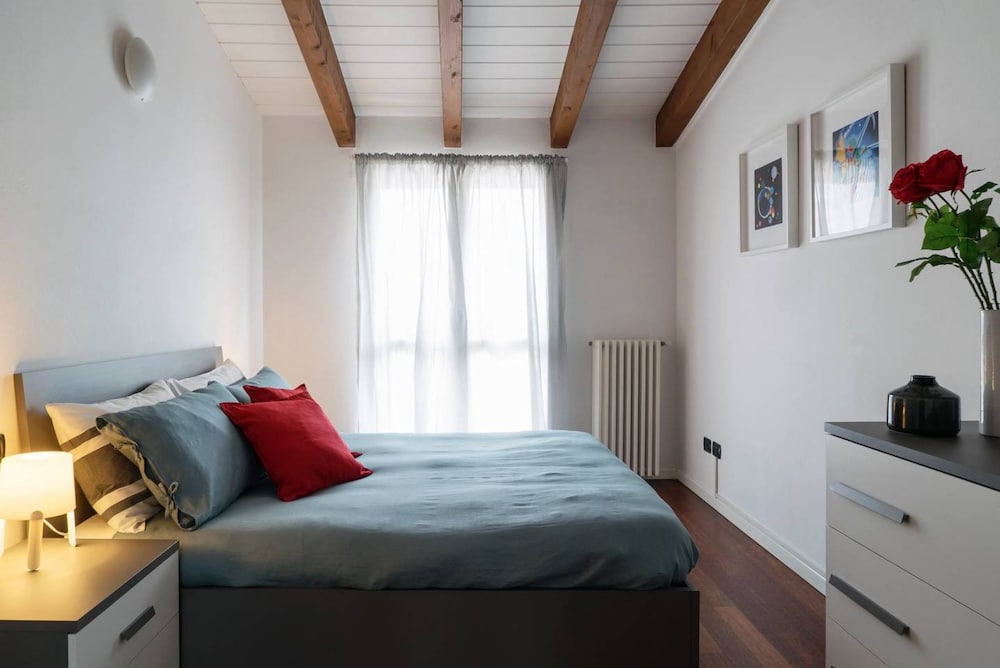 Фото Large apartment in Milan center