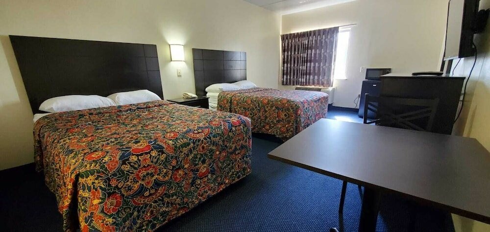 Фото Plano Inn & Suites