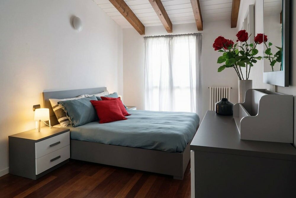 Фото Large apartment in Milan center