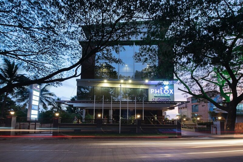 Гостиница The Phlox Hubballi
