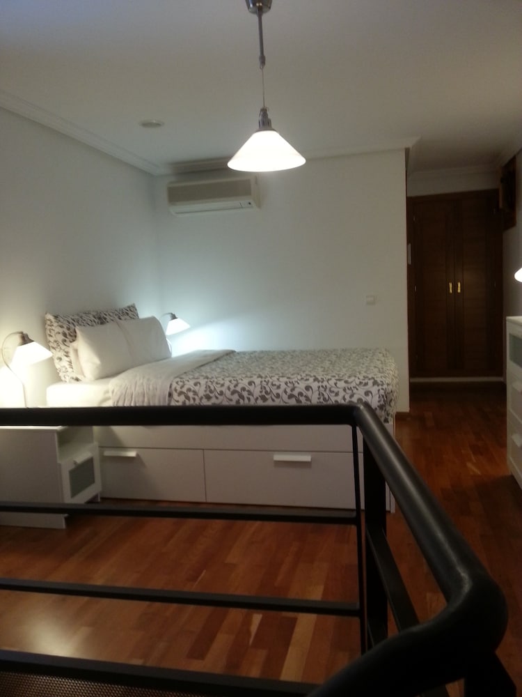 Фото Duplex University City Centre