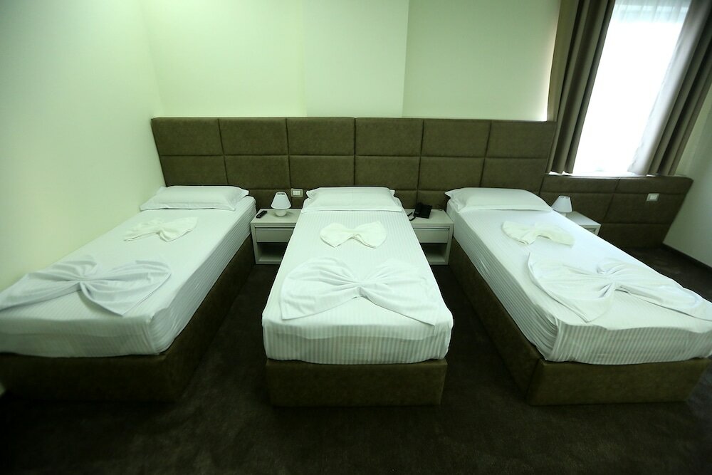 Фото Vllaznia Hotel