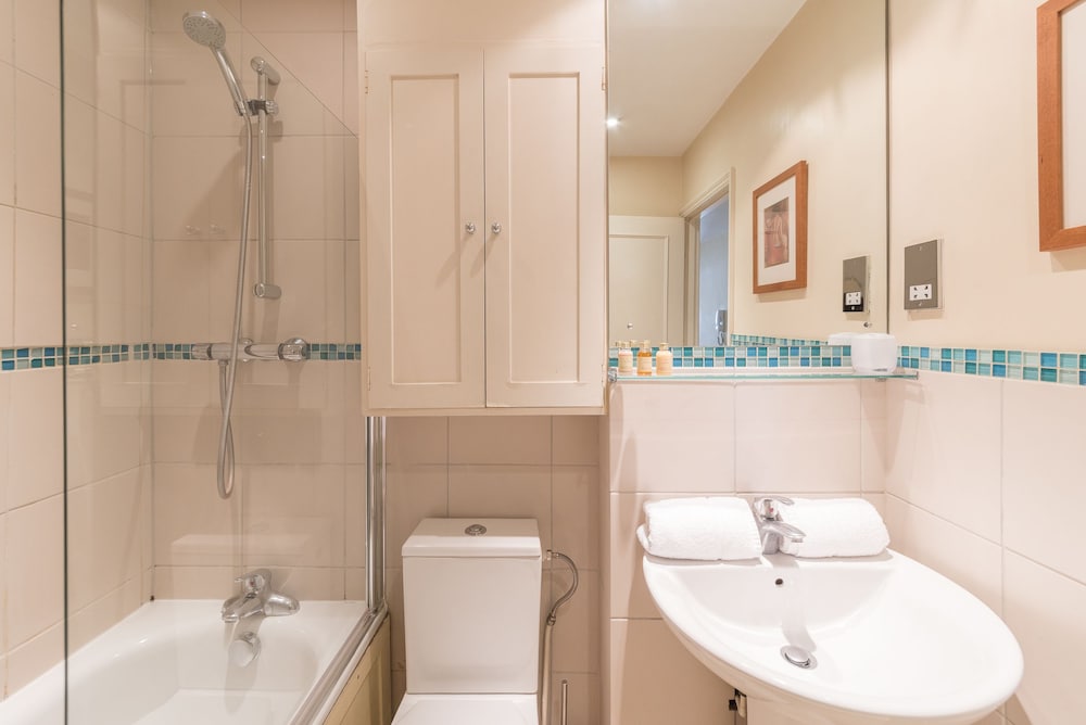 Фото A Place Like Home - 2 Bedroom Apartment in Chelsea