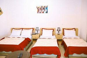 Step Town (Kigali, Kiyovu-Muhima, KN 1Av), hotel