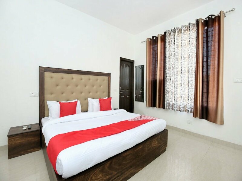 Гостиница Oyo 12409 Royal Cottage