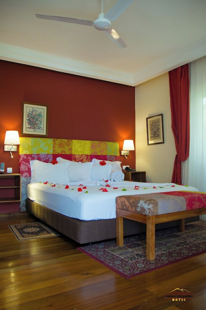 Фото Golden Hill Parker Hotel