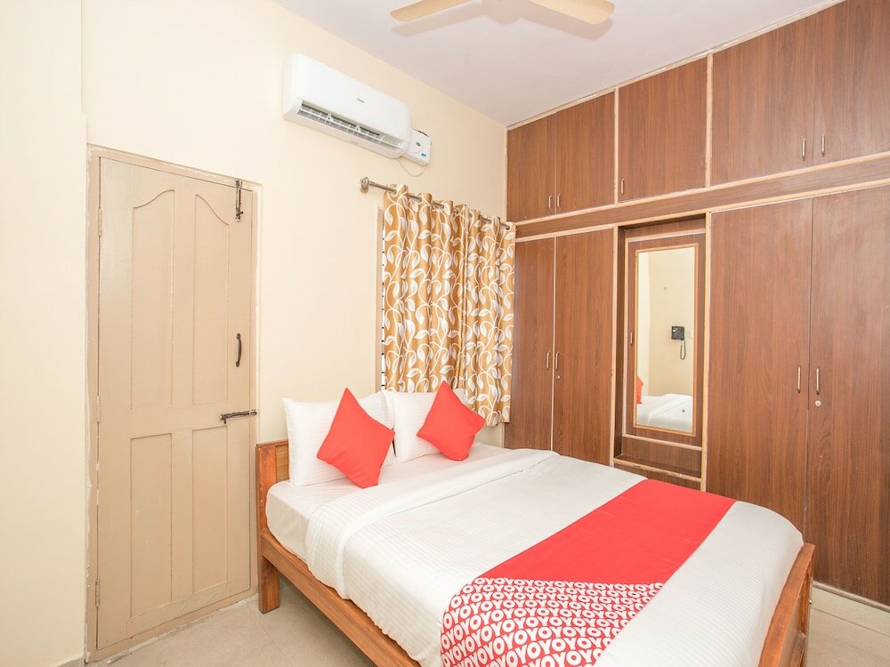 Фото Oyo 12776 SV Suites