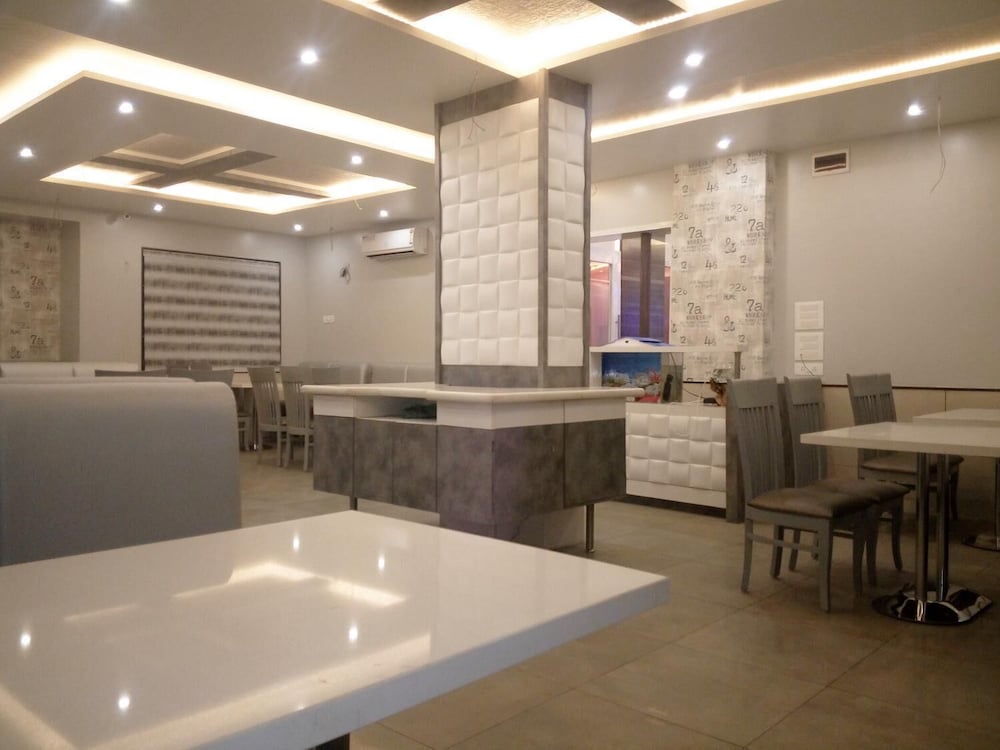 Фото Hotel Pushpak Park