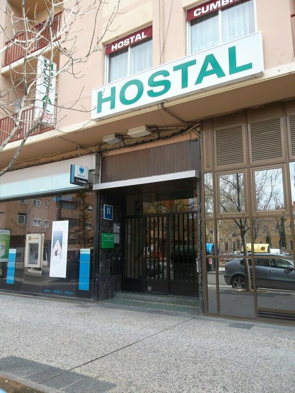 Гостиница Hostal Cumbre в Сарагосе