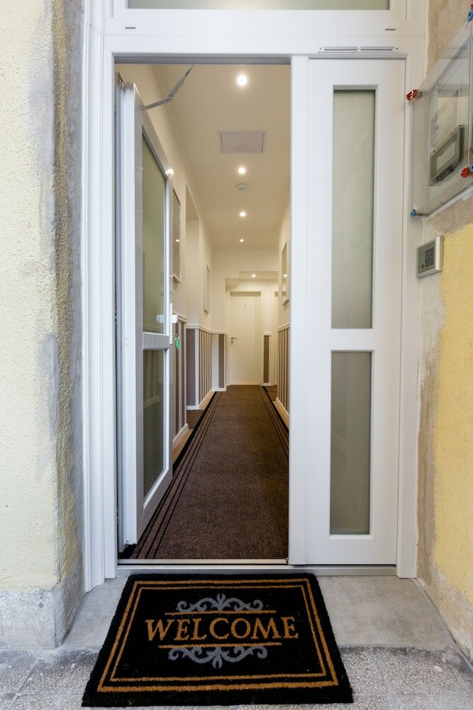 Фото Budapest Holidays Fashion