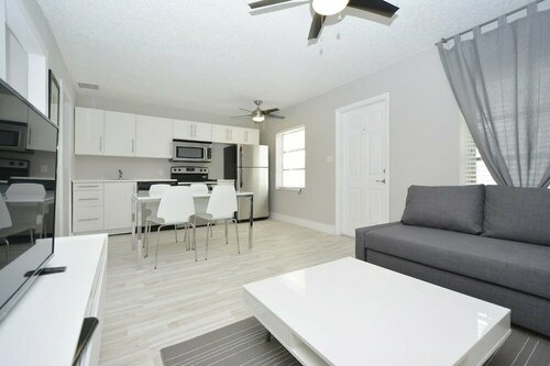 Гостиница Hallandale Beach Apartments в Халландейл Бич