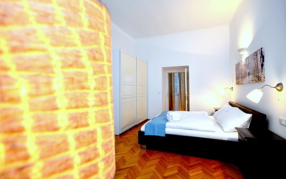 Фото Vienna Residence Quiet Apartment With Space for up to 6 People