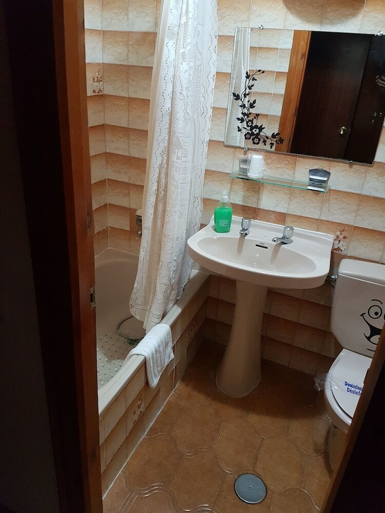 Фото Hostal Los Arcos