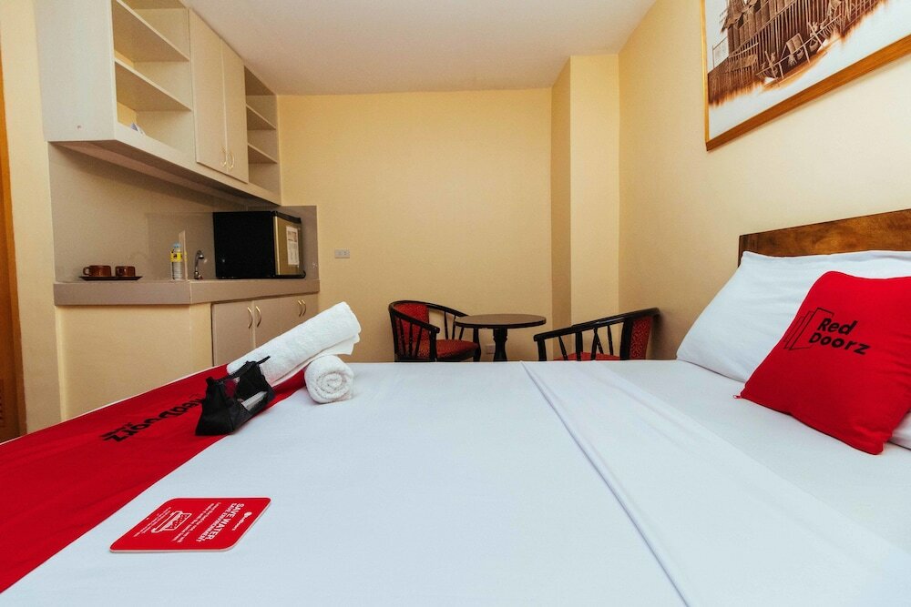 Фото RedDoorz near Little Tokyo Makati