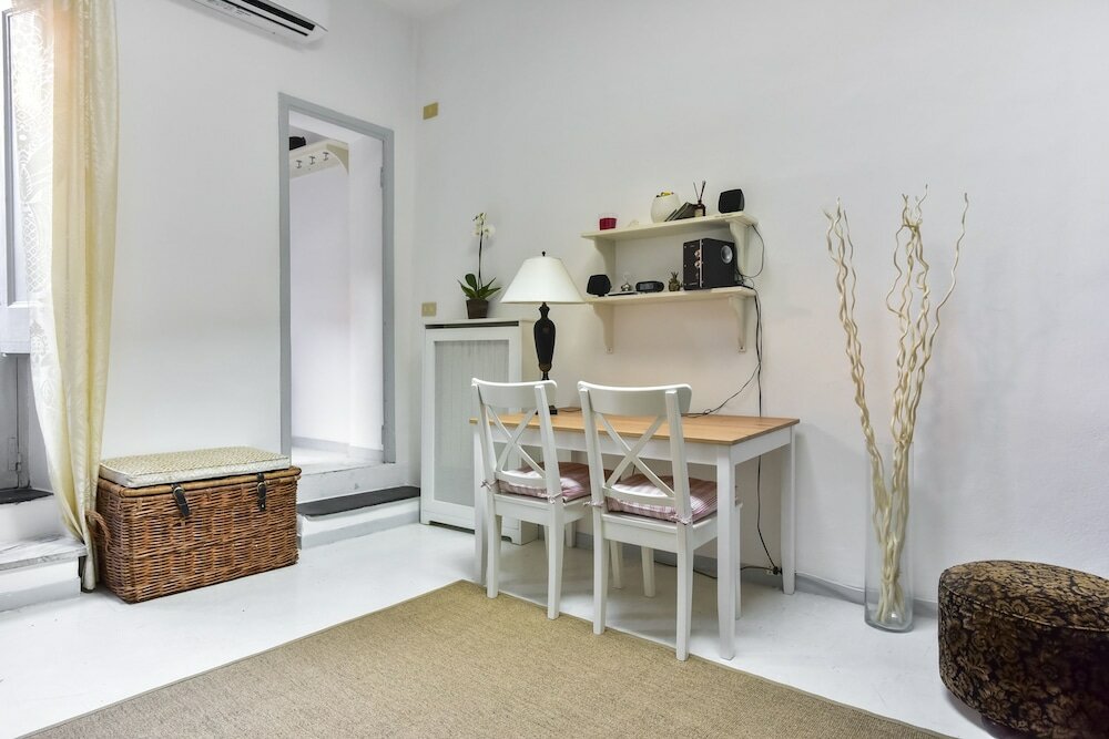 Фото Monti Secret Garden Apartment